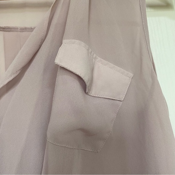 Tobi Sleeveless Deep V-Neck Blouse in Mauve Size S - Picture 4 of 9